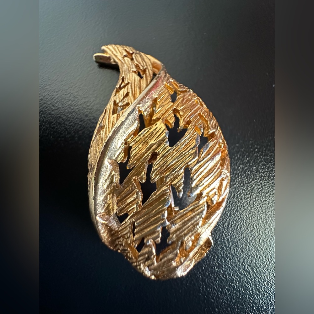 Vintage Fall Autumn Gold  Tone Leaf Brooch